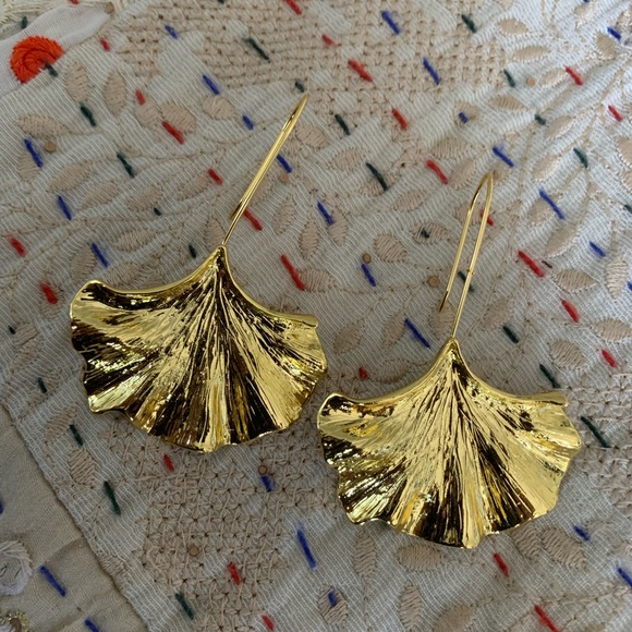 🚫SOLD🚫 Ginkgo leaf drop earrings - Picture 3 of 7